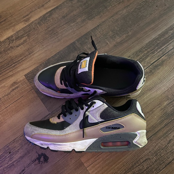 **Good Condition Nike Tan Sneakers